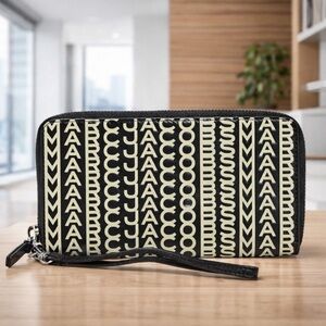 Marc Jacobs Continental Leather Wallet / Wristlet